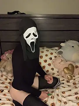 Snapshot of YourFavTwinkie chatting on 10/15/25, 05:39 YourFavTwinkie online show from 10/15/25, 05:39