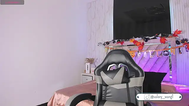 Valery wang online show from 10/31/25, 12:02