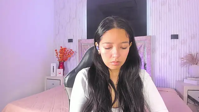 Valery wang online show from 11/21/25, 11:42