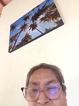 florecita69 online show from 04/28/26, 04:11