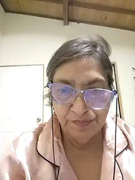 florecita69 online show from 10/28/25, 02:23