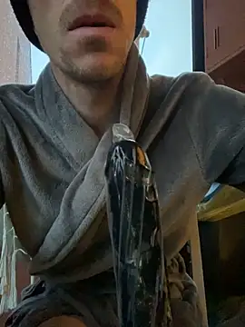 Snapshot of dann1111 chatting on 11/15/25, 04:11 dann1111 online show from 11/15/25, 04:11