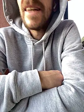 Snapshot of dann1111 chatting on 11/08/25, 02:31 dann1111 online show from 11/08/25, 02:31