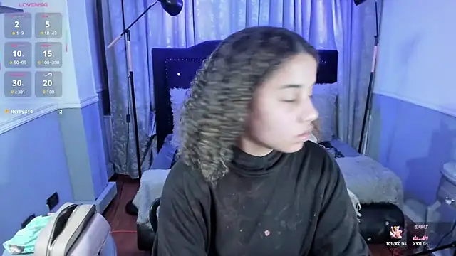 Snapshot of Mayaa_ross chatting on 09/18/25, 03:42 Mayaa ross online show from 09/18/25, 03:42