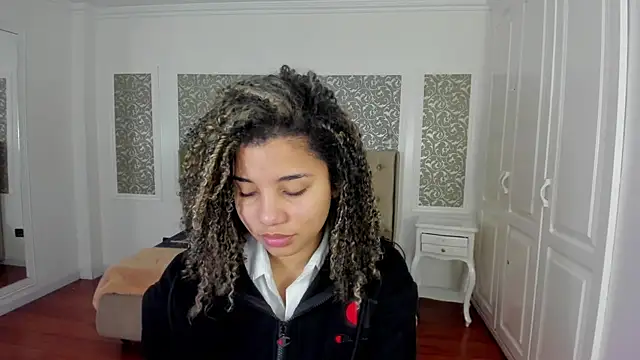 Snapshot of Mayaa_ross chatting on 09/12/25, 01:39 Mayaa ross online show from 09/12/25, 01:39