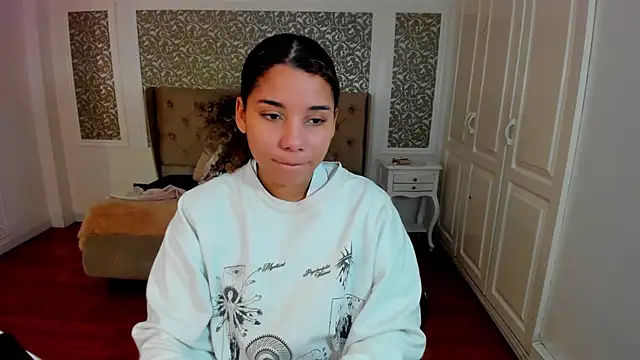 Snapshot of Mayaa_ross chatting on 09/24/25, 03:57 Mayaa ross online show from 09/24/25, 03:57