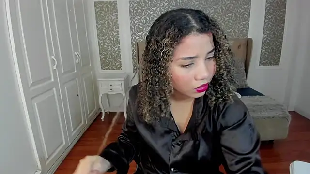 Snapshot of Mayaa_ross chatting on 10/10/25, 02:56 Mayaa ross online show from 10/10/25, 02:56