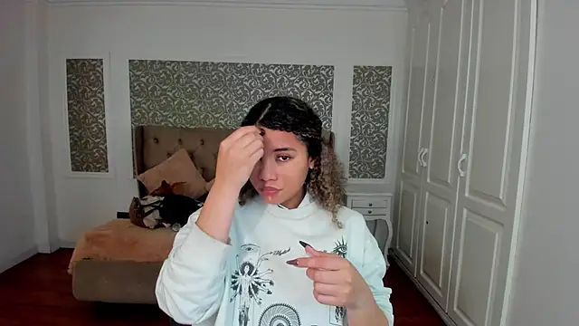 Snapshot of Mayaa_ross chatting on 09/23/25, 02:07 Mayaa ross online show from 09/23/25, 02:07