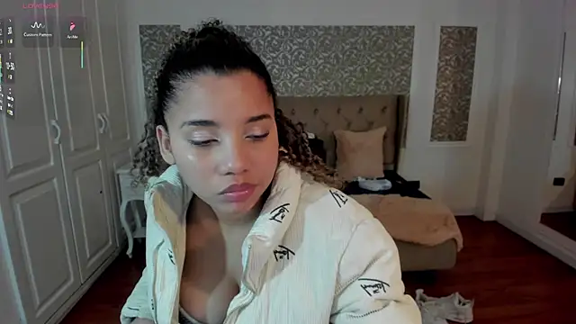 Snapshot of Mayaa_ross chatting on 09/15/25, 01:39 Mayaa ross online show from 09/15/25, 01:39