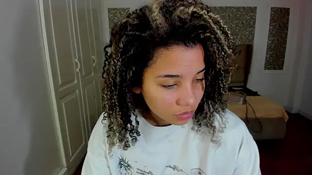 Snapshot of Mayaa_ross chatting on 09/13/25, 01:49 Mayaa ross online show from 09/13/25, 01:49