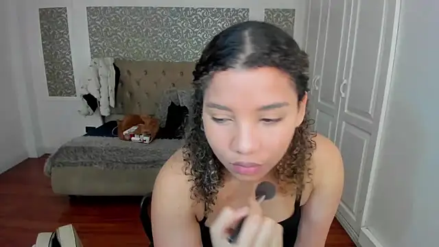 Snapshot of Mayaa_ross chatting on 10/07/25, 01:50 Mayaa ross online show from 10/07/25, 01:50