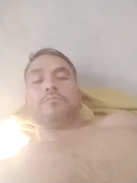 estuker22 online show from 11/08/25, 07:17