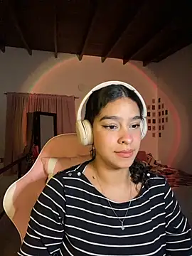 Snapshot of Arteatenea__ chatting on 12/04/25, 04:22 Arteatenea online show from 12/04/25, 04:22