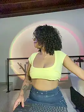 Snapshot of Arteatenea__ chatting on 02/26/25, 05:35 Arteatenea online show from 02/26/25, 05:35