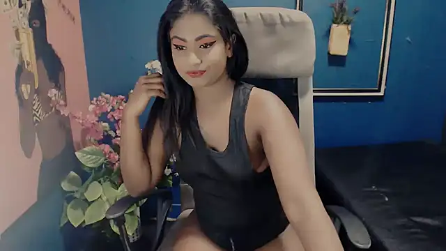 Snapshot of Littleindianmilf chatting on 09/18/25, 09:45 Littleindianmilf online show from 09/18/25, 09:45