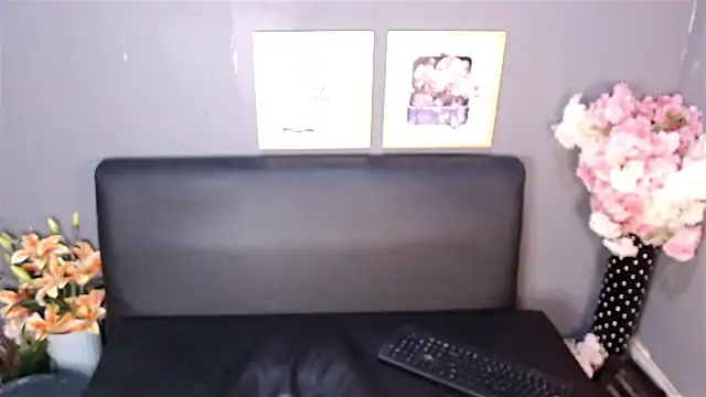Snapshot of Littleindianmilf chatting on 03/05/25, 08:54 Littleindianmilf online show from 03/05/25, 08:54
