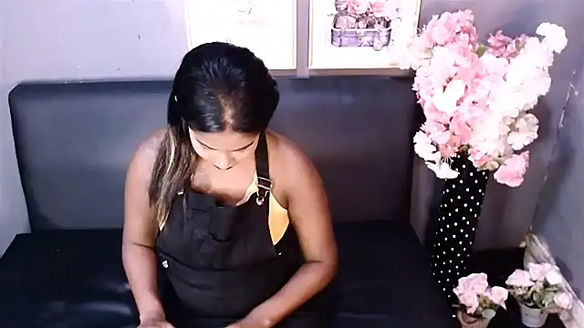 Snapshot of Littleindianmilf chatting on 02/25/25, 07:52 Littleindianmilf online show from 02/25/25, 07:52