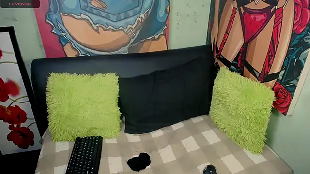 Snapshot of Littleindianmilf chatting on 10/20/25, 10:49 Littleindianmilf online show from 10/20/25, 10:49