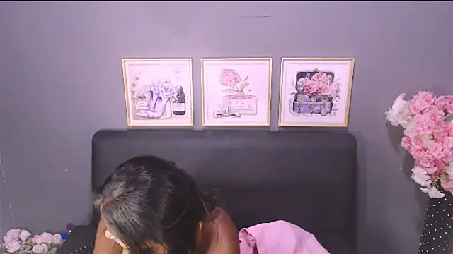 Snapshot of Littleindianmilf chatting on 01/17/25, 08:34 Littleindianmilf online show from 01/17/25, 08:34