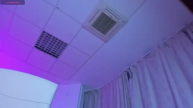 Snapshot of SinCityLiz chatting on 11/18/25, 10:45 SinCityLiz online show from 11/18/25, 10:45