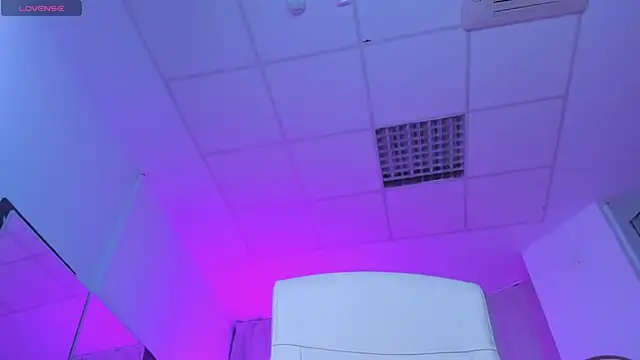 Snapshot of SinCityLiz chatting on 10/24/25, 03:44 SinCityLiz online show from 10/24/25, 03:44