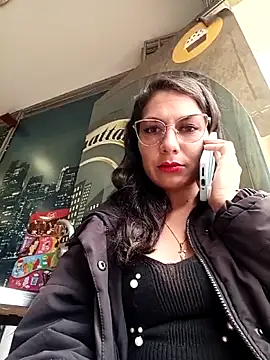 Snapshot of VALERY-03_ chatting on 05/13/26, 05:09 VALERY-03 online show from 05/13/26, 05:09