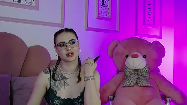 Snapshot of Abby__White chatting on 04/17/26, 04:32 Abby White online show from 04/17/26, 04:32
