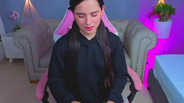 Snapshot of angelica_dymond chatting on 12/02/25, 12:18 angelica dymond online show from 12/02/25, 12:18