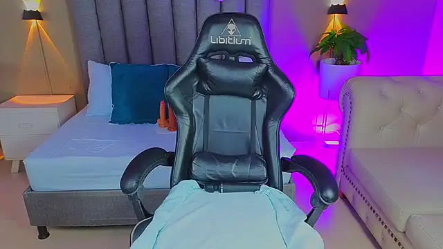 angelica dymond online show from 04/10/26, 07:32