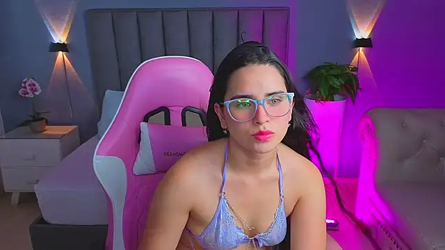 Snapshot of angelica_dymond chatting on 11/10/25, 02:22 angelica dymond online show from 11/10/25, 02:22