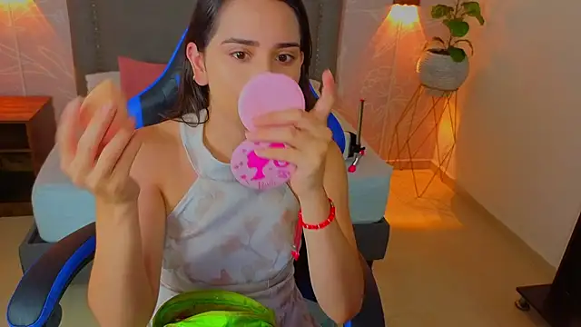 Snapshot of angelica_dymond chatting on 07/18/26, 12:36 angelica dymond online show from 07/18/26, 12:36