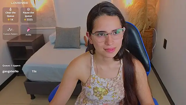 Snapshot of angelica_dymond chatting on 06/06/26, 12:43 angelica dymond online show from 06/06/26, 12:43