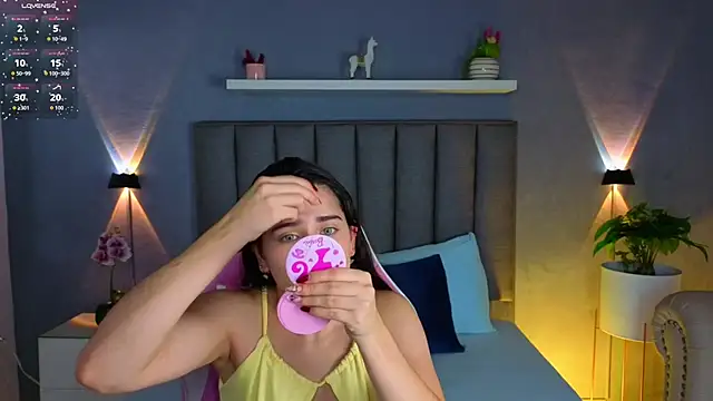 Snapshot of angelica_dymond chatting on 10/22/25, 12:26 angelica dymond online show from 10/22/25, 12:26