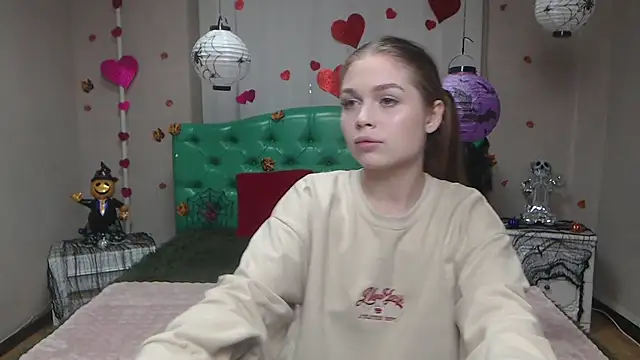 LaraPika online show from 11/04/25, 06:11