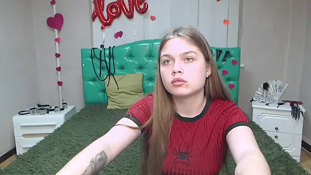Snapshot of LaraPika chatting on 03/18/25, 03:22 LaraPika online show from 03/18/25, 03:22
