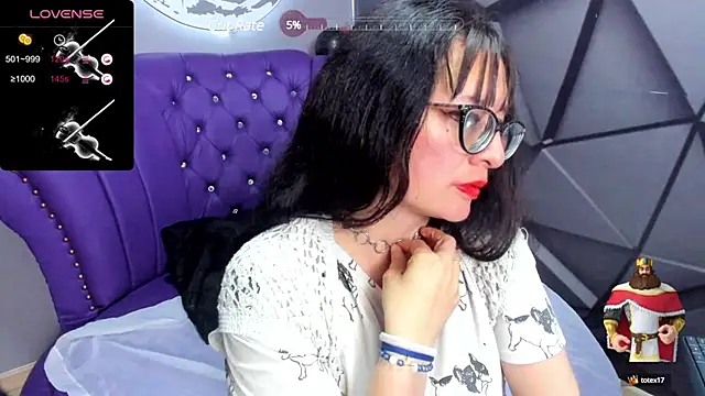 Snapshot of Caliia_Oith_ chatting on 03/08/25, 03:35 Caliia Oith online show from 03/08/25, 03:35