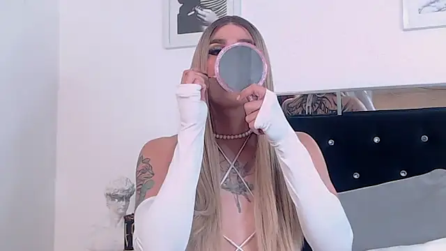 Snapshot of ZikaruRichie chatting on 11/13/25, 10:41 ZikaruRichie online show from 11/13/25, 10:41