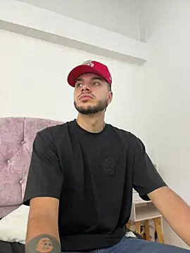 Amadeo Wild online show from 10/28/25, 02:16