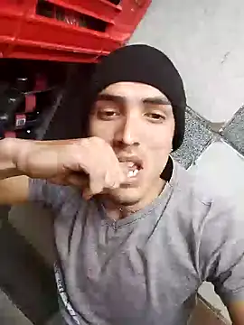 jeremy scott online show from 12/09/24, 07:29