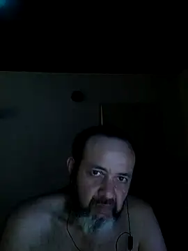 Snapshot of Leocesar37 chatting on 10/10/25, 03:24 Leocesar37 online show from 10/10/25, 03:24