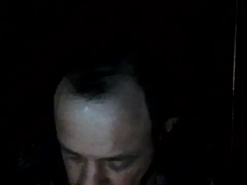 Snapshot of Leocesar37 chatting on 09/17/25, 10:17 Leocesar37 online show from 09/17/25, 10:17