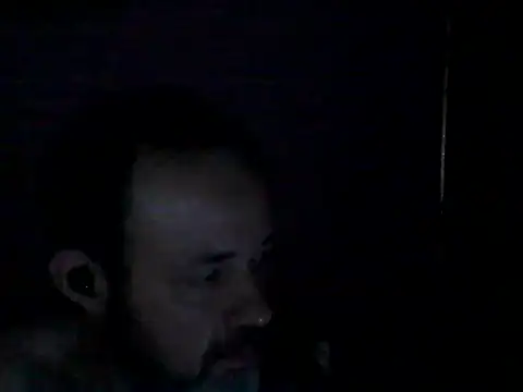 Snapshot of Leocesar37 chatting on 11/06/25, 04:11 Leocesar37 online show from 11/06/25, 04:11