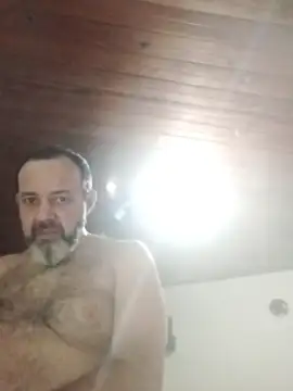 Snapshot of Leocesar37 chatting on 11/16/25, 03:11 Leocesar37 online show from 11/16/25, 03:11