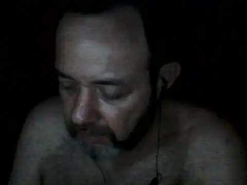 Snapshot of Leocesar37 chatting on 09/16/25, 06:25 Leocesar37 online show from 09/16/25, 06:25