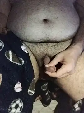 Snapshot of Leocesar37 chatting on 10/17/25, 03:54 Leocesar37 online show from 10/17/25, 03:54