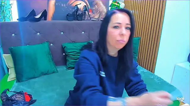 LauraSin online show from 12/20/25, 04:15