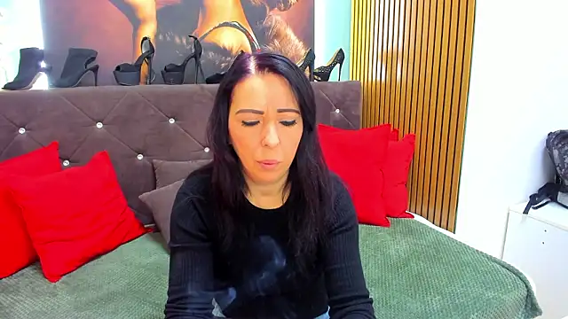 LauraSin online show from 02/19/26, 07:00