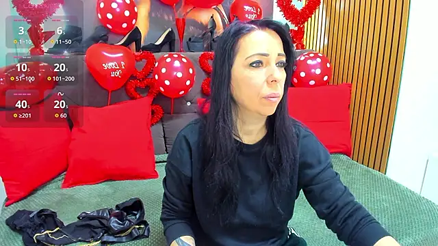 LauraSin online show from 02/13/26, 04:34