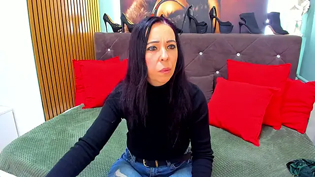 LauraSin online show from 02/18/26, 07:21