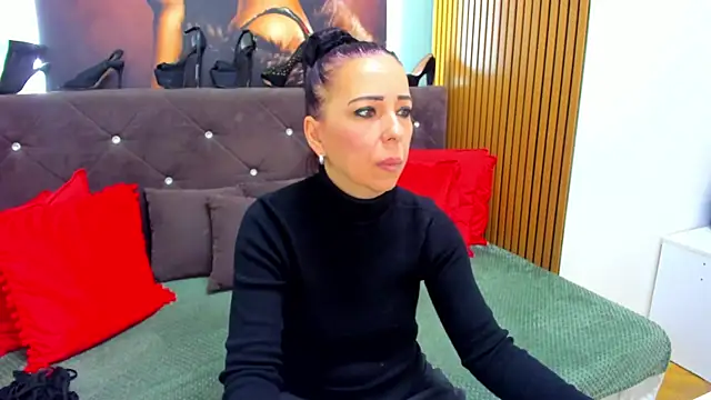 LauraSin online show from 03/28/26, 04:46